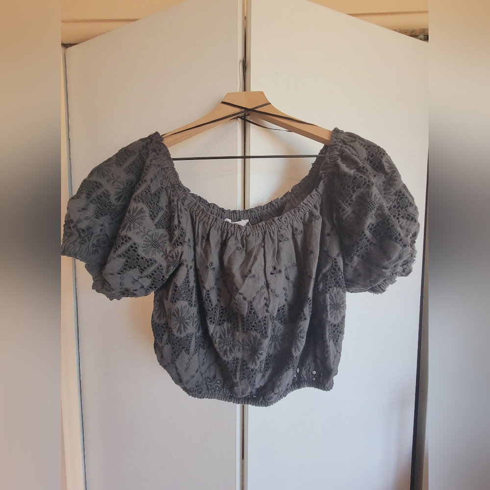 Lucky Brand Gray Eyelet Puff Sleeve Top EUC 100% Cotton